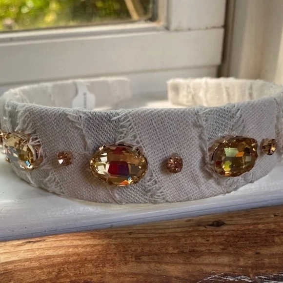 - NWT Anthropologie  White Linen Embellished Headband - Picture 4 of 4